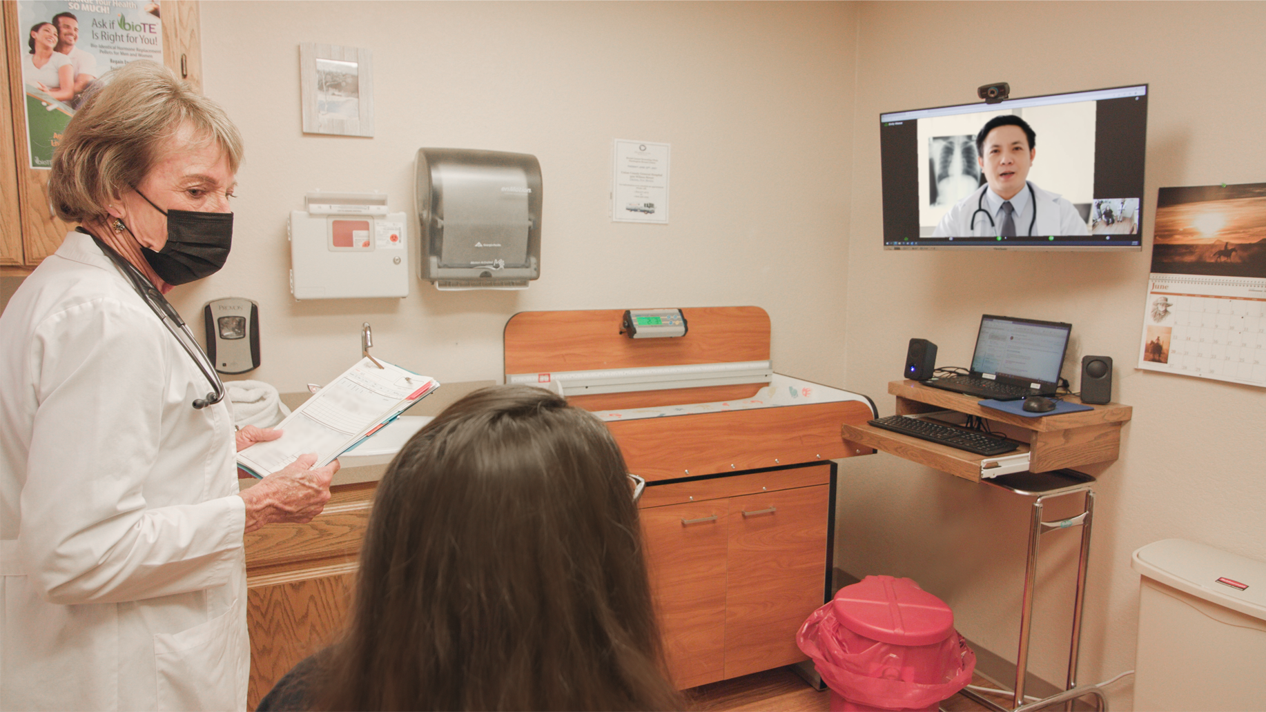 Pregnant woman in Clayton having a telehealth visit with a doctor.